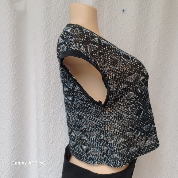 Zara Women Sz S Black and Gray Patterned Crop Top The label is missing, look at - Picture 6 of 12